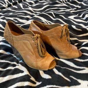Leather Peep-toe Wedges by Giani Bernini Brand. EUC!